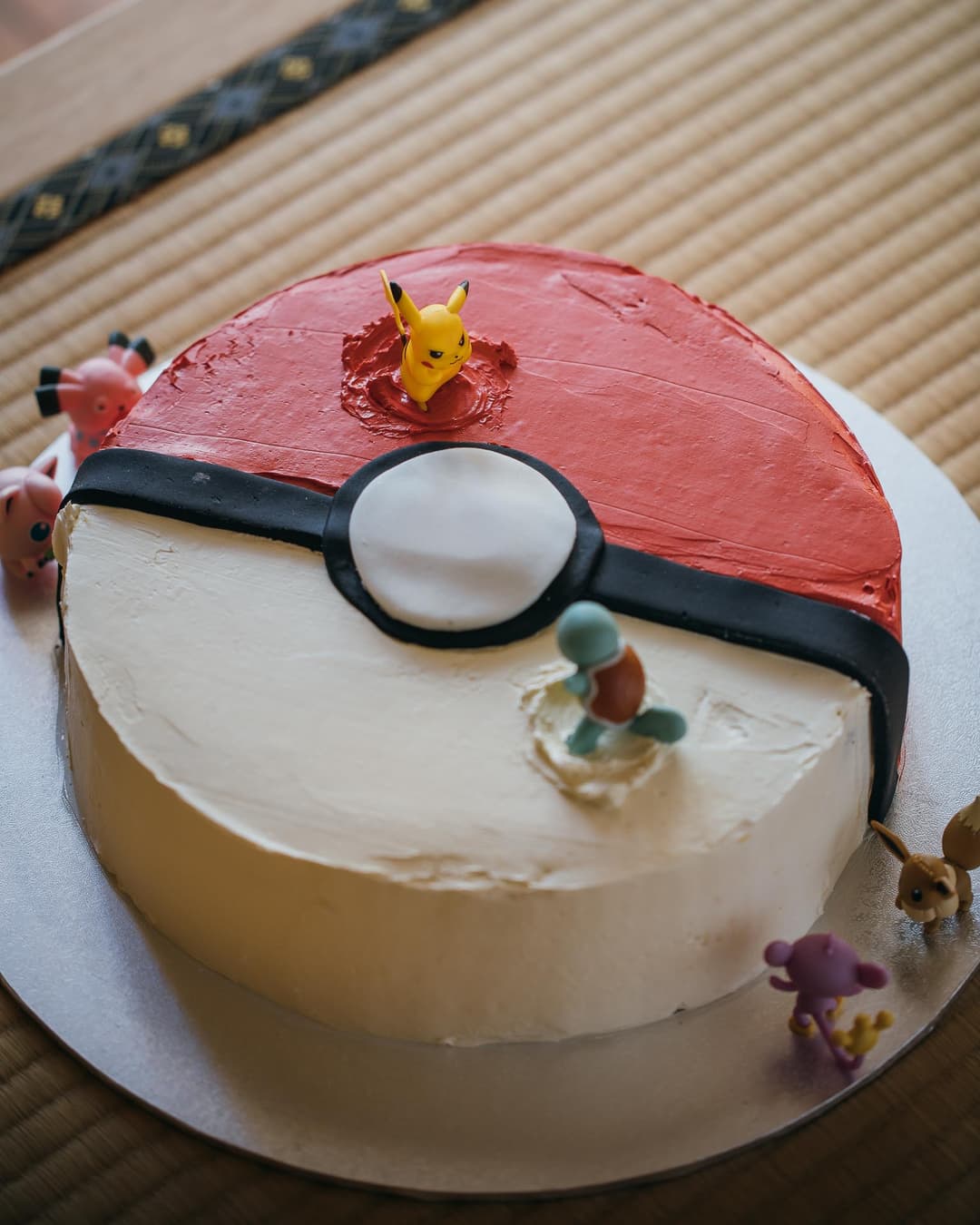 Pokeball Cake (for Beginners)